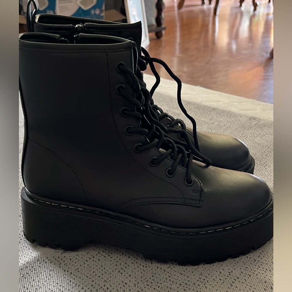 Super Cute platform boots